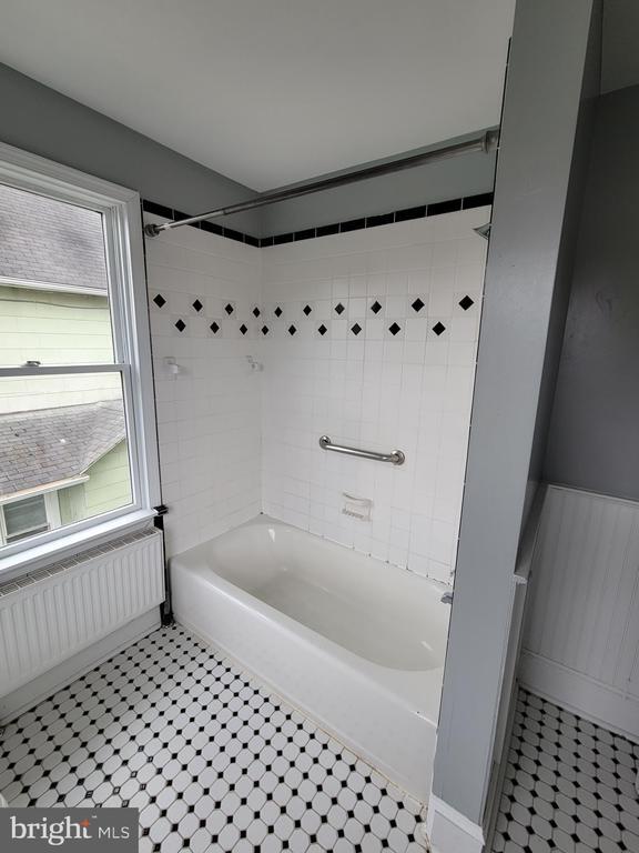 Building Photo - 305 Brower Ave