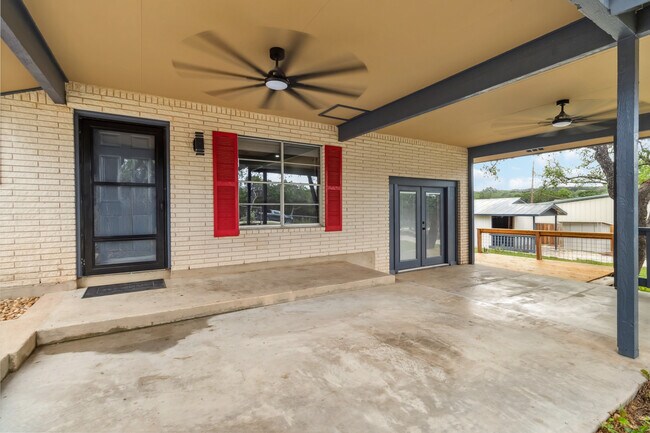 Building Photo - 634 Flatrock Dr