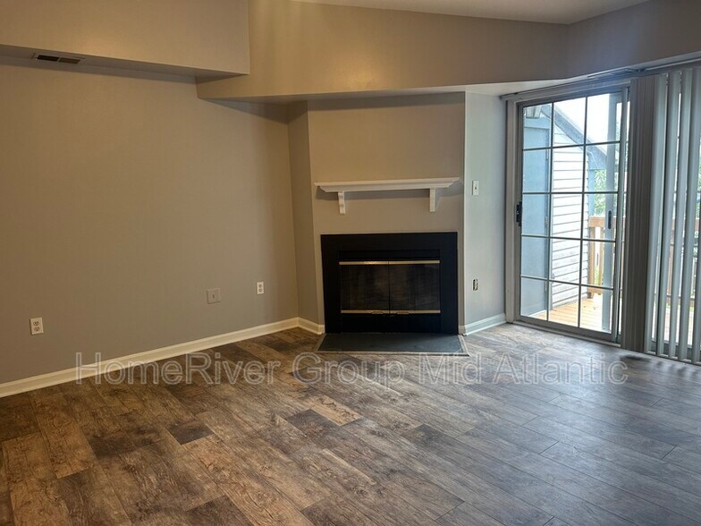 Building Photo - 6921 Victoria Dr