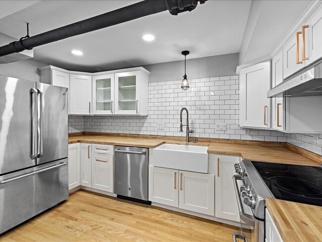 Building Photo - 338 Beacon St