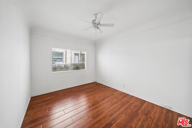 Building Photo - 153 Crescent Dr
