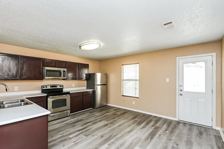 Building Photo - 5213 Bedfordshire Dr