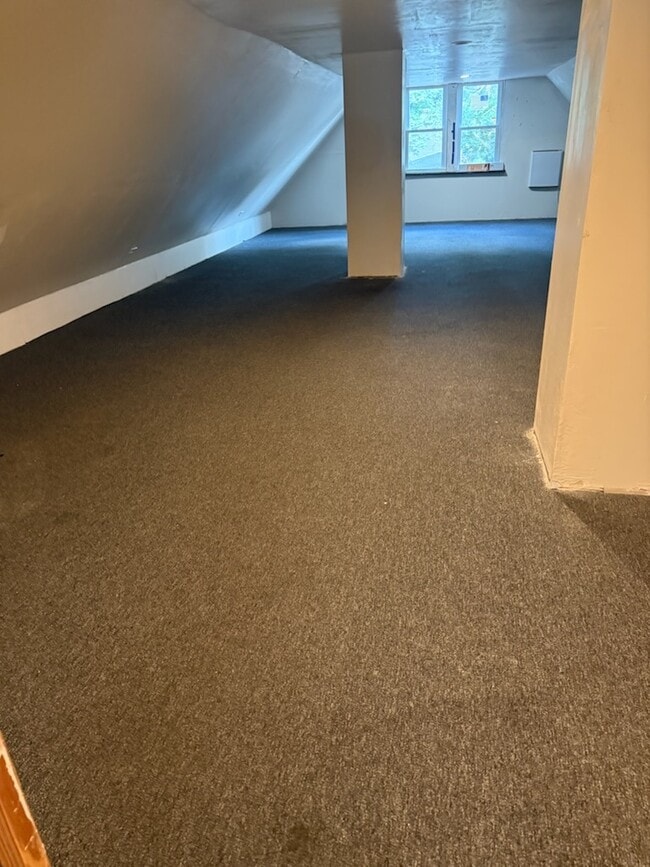 Building Photo - Updated 3-Bedroom Home in South Chicago – Rent: $1,350/Month