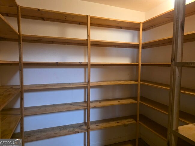 Building Photo - 310 W 5th St