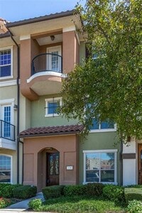 Building Photo - 634 Arbol