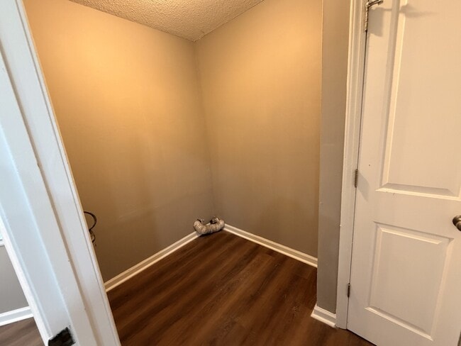 Building Photo - 159 Redwood Ct