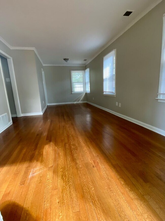 Building Photo - 3 bed, 1 bath in Colonial Acres near Quince and Colonial