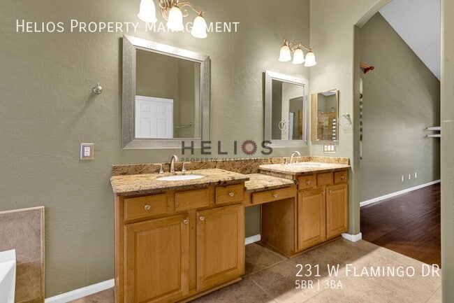 Building Photo - 231 W Flamingo Dr