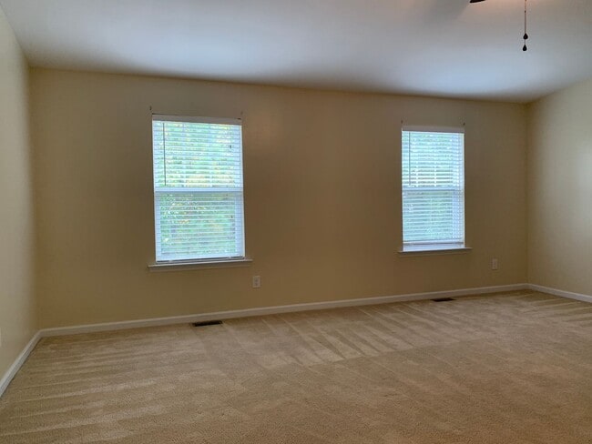 Building Photo - RENT READY Townhome Convenient to I440 & I...