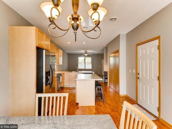 Building Photo - 790 Parkside Ln