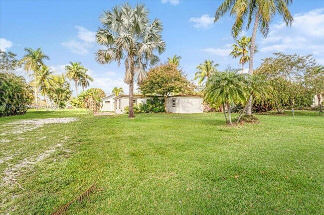 Building Photo - 4421 SW 73rd Terrace