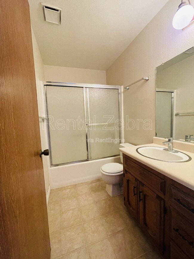 Building Photo - 3068 Colony Park Dr