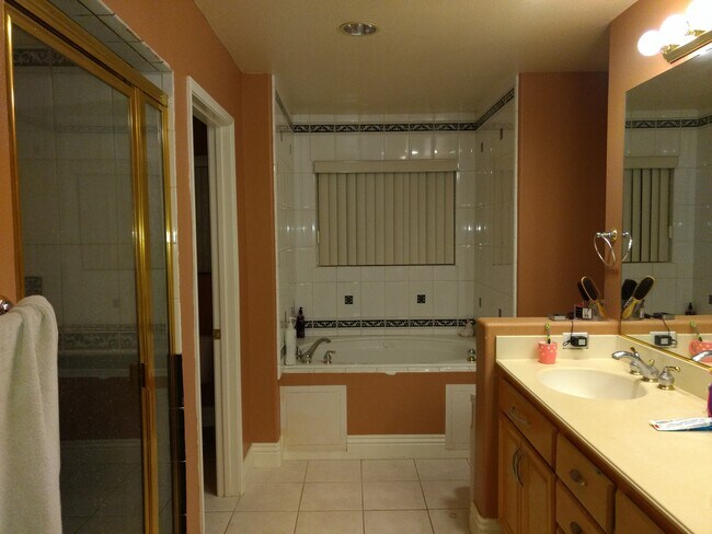 Building Photo - 8940 Deira Ln