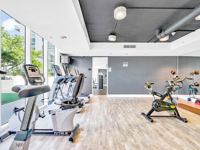 Building Photo - 1861 NW S River Dr