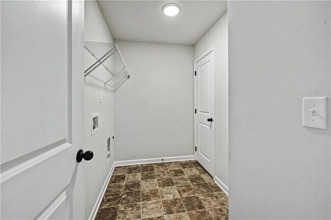 Building Photo - 290 Fox Crk Dr