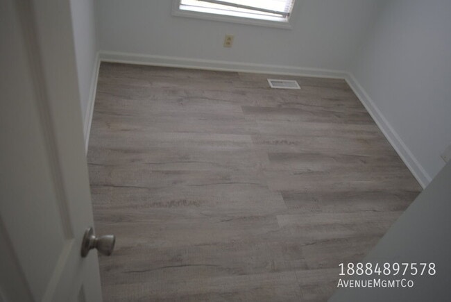 Building Photo - 715 23rd St NW