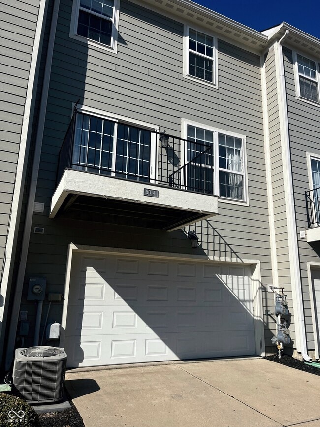 Building Photo - 9014 Mercer Dr