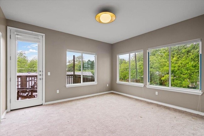 Building Photo - 2947 Moss St