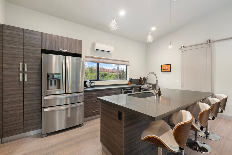 Building Photo - 30 Moondance Ln