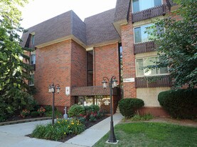 Building - Marshall Manor