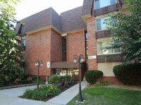 Building - Marshall Manor