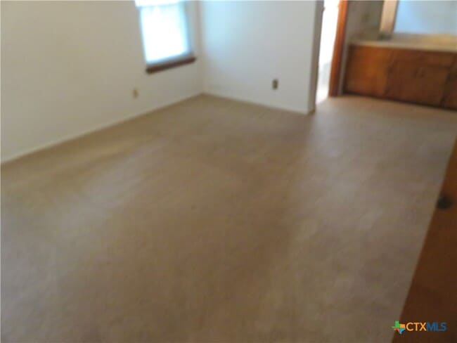 Building Photo - 139 Lone Oak St