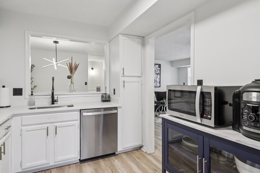 Building Photo - 2209 Hunters Run Dr