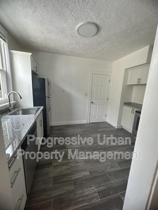 Building Photo - 1337 W 106th St