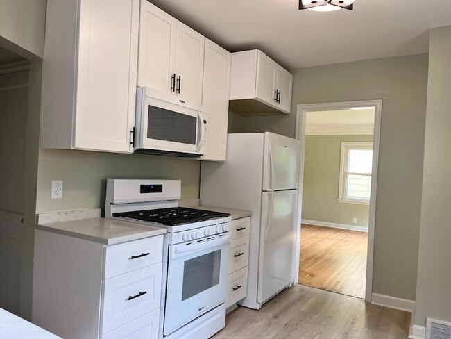 Building Photo - 837 Bidwell St