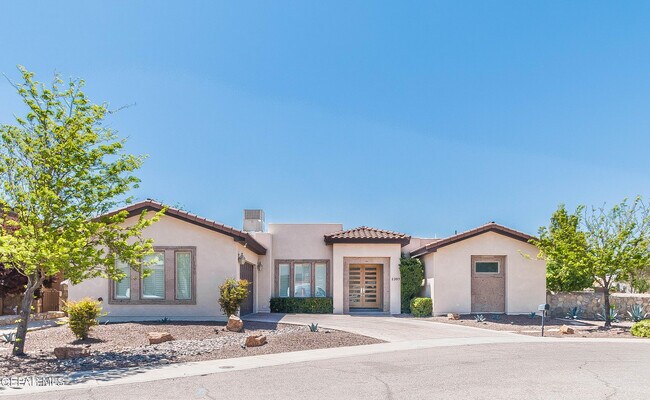 Building Photo - 2205 Hacienda Rey Dr