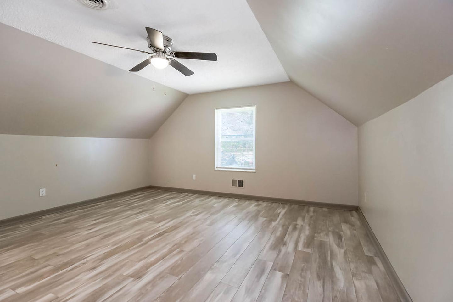 Building Photo - Spacious Independence home near Glendale Park | Updated kitchen & hardwood floors