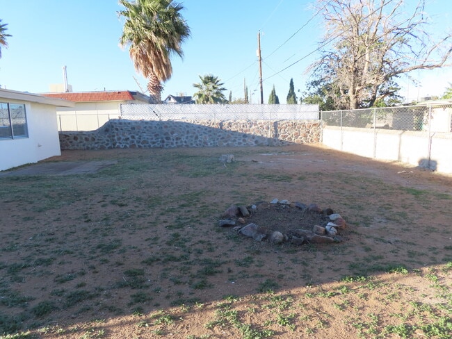 Building Photo - 10052 Kenworthy St