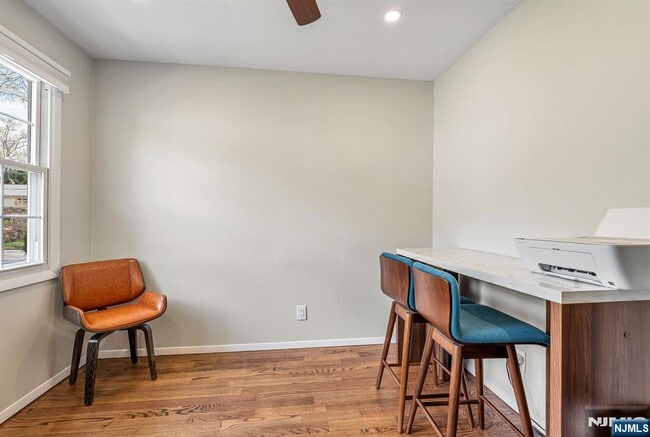 Building Photo - 542 Nagle St