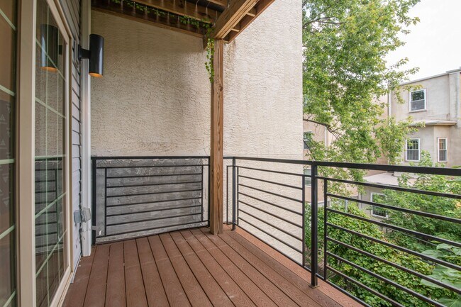 Building Photo - 1825 N Bouvier St