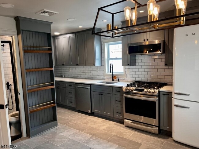 Building Photo - 51 Delaware St