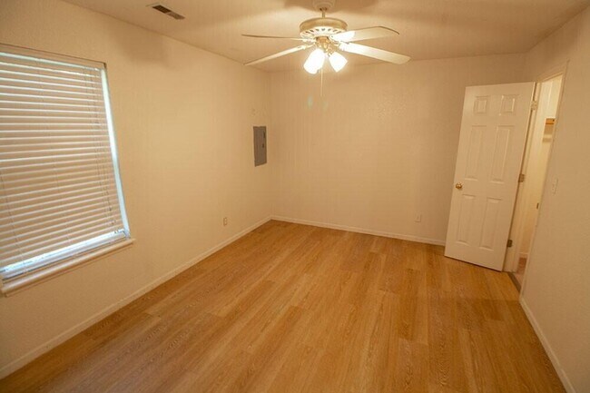 Building Photo - 5340 Godas Cir