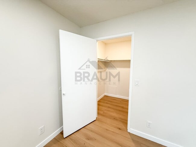 Building Photo - 13347 Victory Blvd