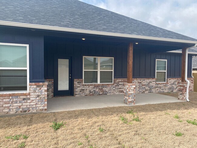 Building Photo - 3/2/2 New Construction Near Sherman High S...