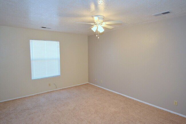 Building Photo - 3 bed 2 bath 2cg in SE Rio Rancho