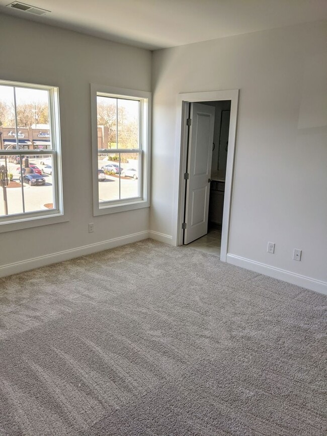 Building Photo - Luxury Townhome - Williamson County