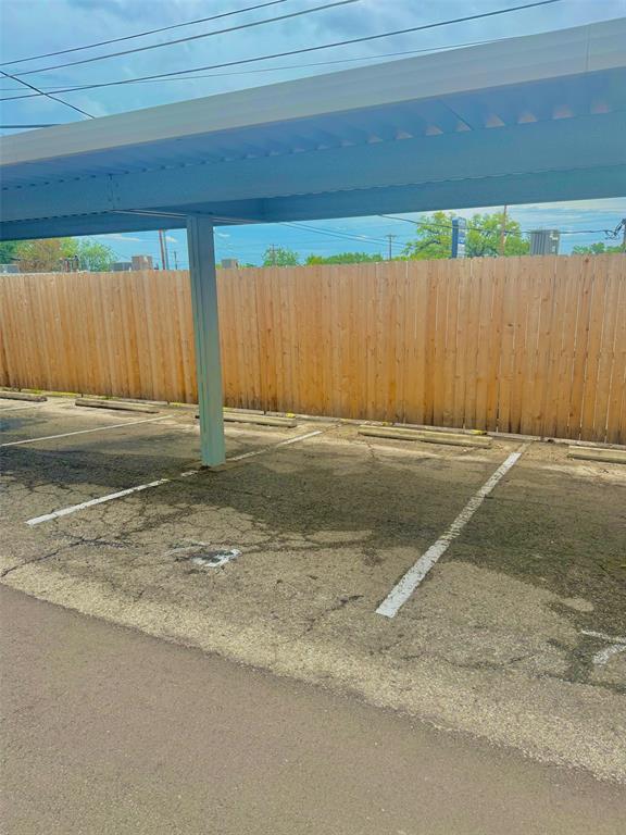 Building Photo - 2200 Dickson Dr