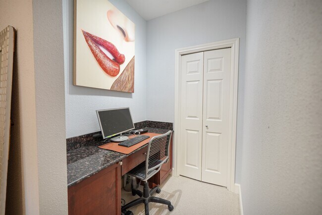 Building Photo - 2255 Braeswood Park Dr