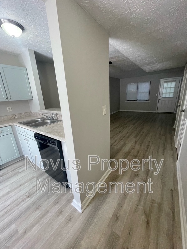 Building Photo - 749 South St