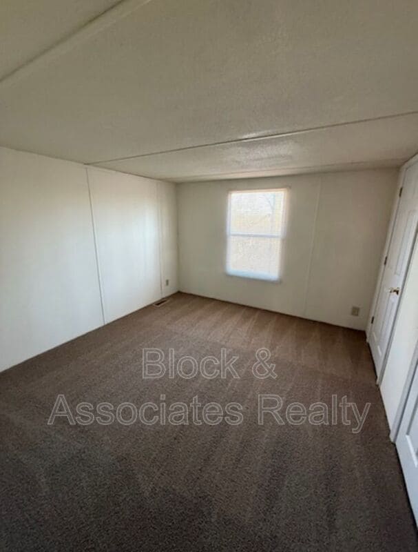 Building Photo - 608 Springdale Dr