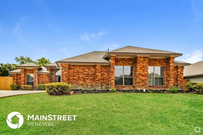 Building Photo - 2102 Monterrey Pl