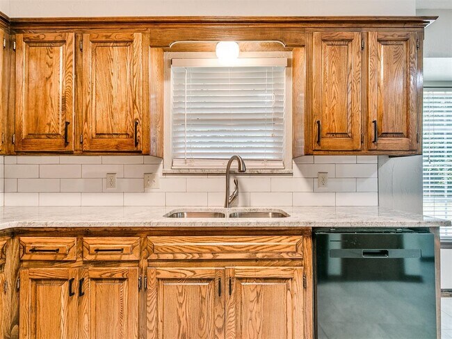 Building Photo - 1213 Westbrooke Terrace