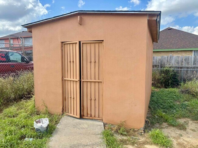 Building Photo - 2616 Comal Loop