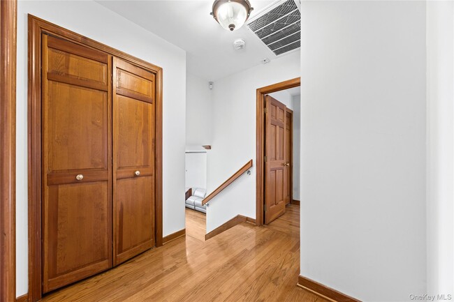 Building Photo - 45-76-76 Browvale Ln