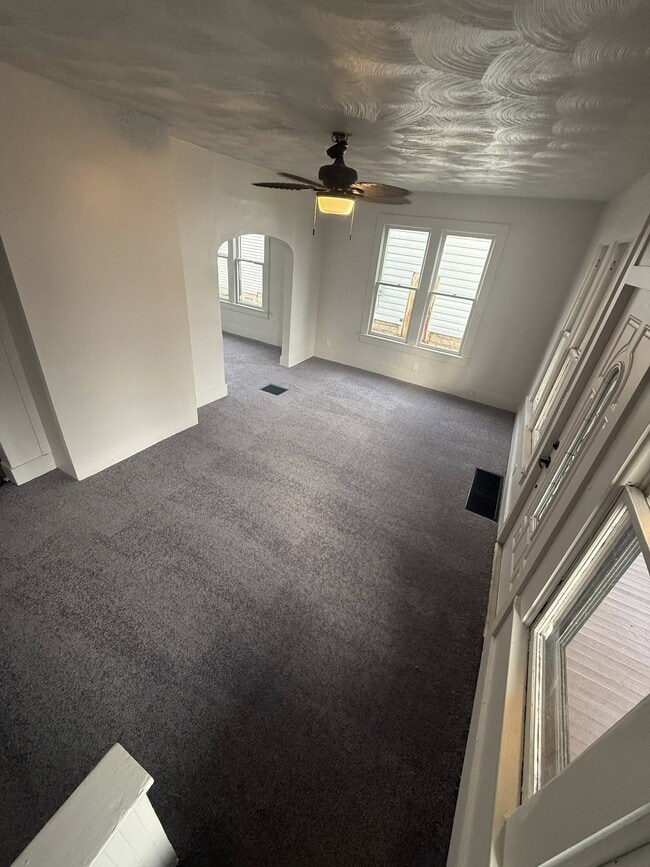 Building Photo - 517 Echo Ave