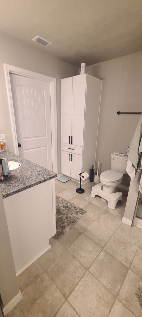 Building Photo - Beautiful 3BR/2BA home with large fenced-i...